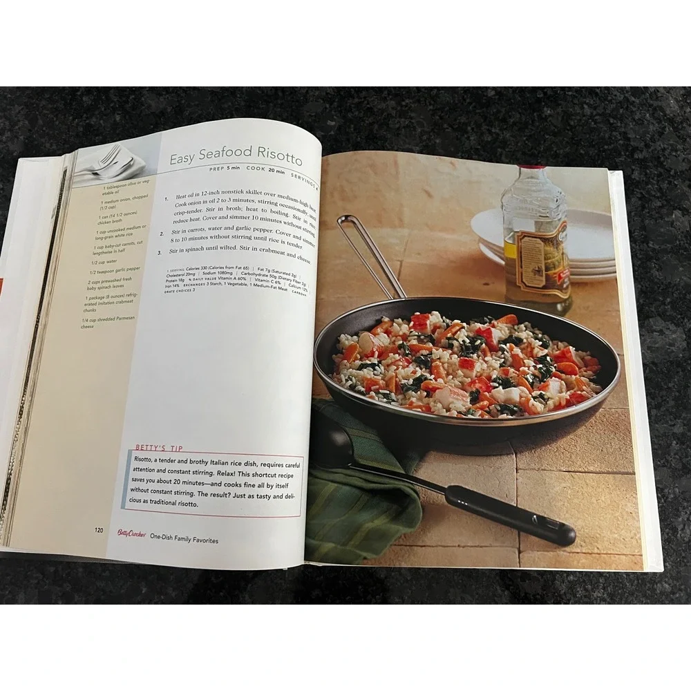 Betty‎ Crocker One Dish Family Favorites Cookbook Casseroles Skillet Meals 2006